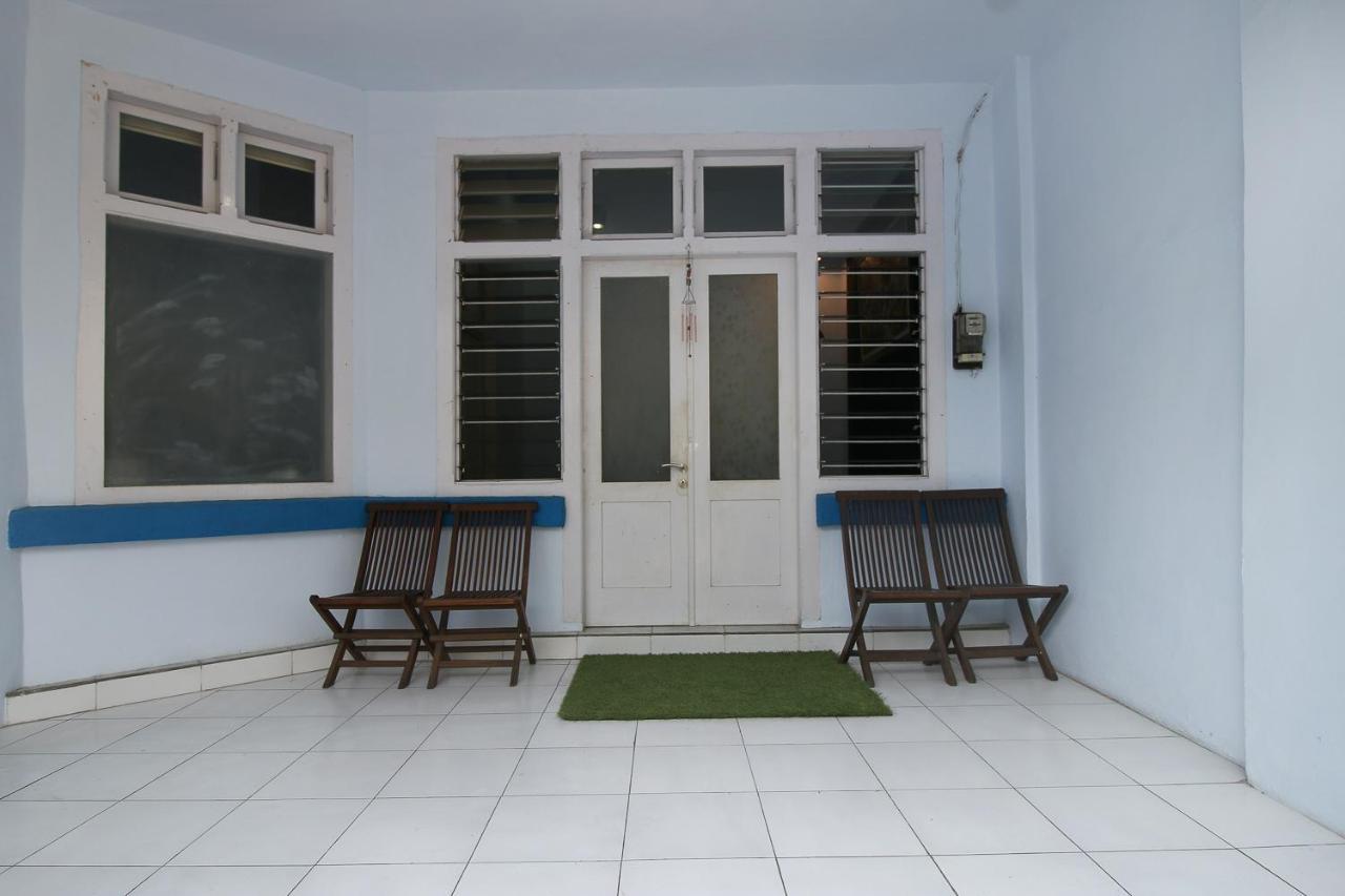 Reddoorz Near Stasiun Lawang Hotel Exterior foto