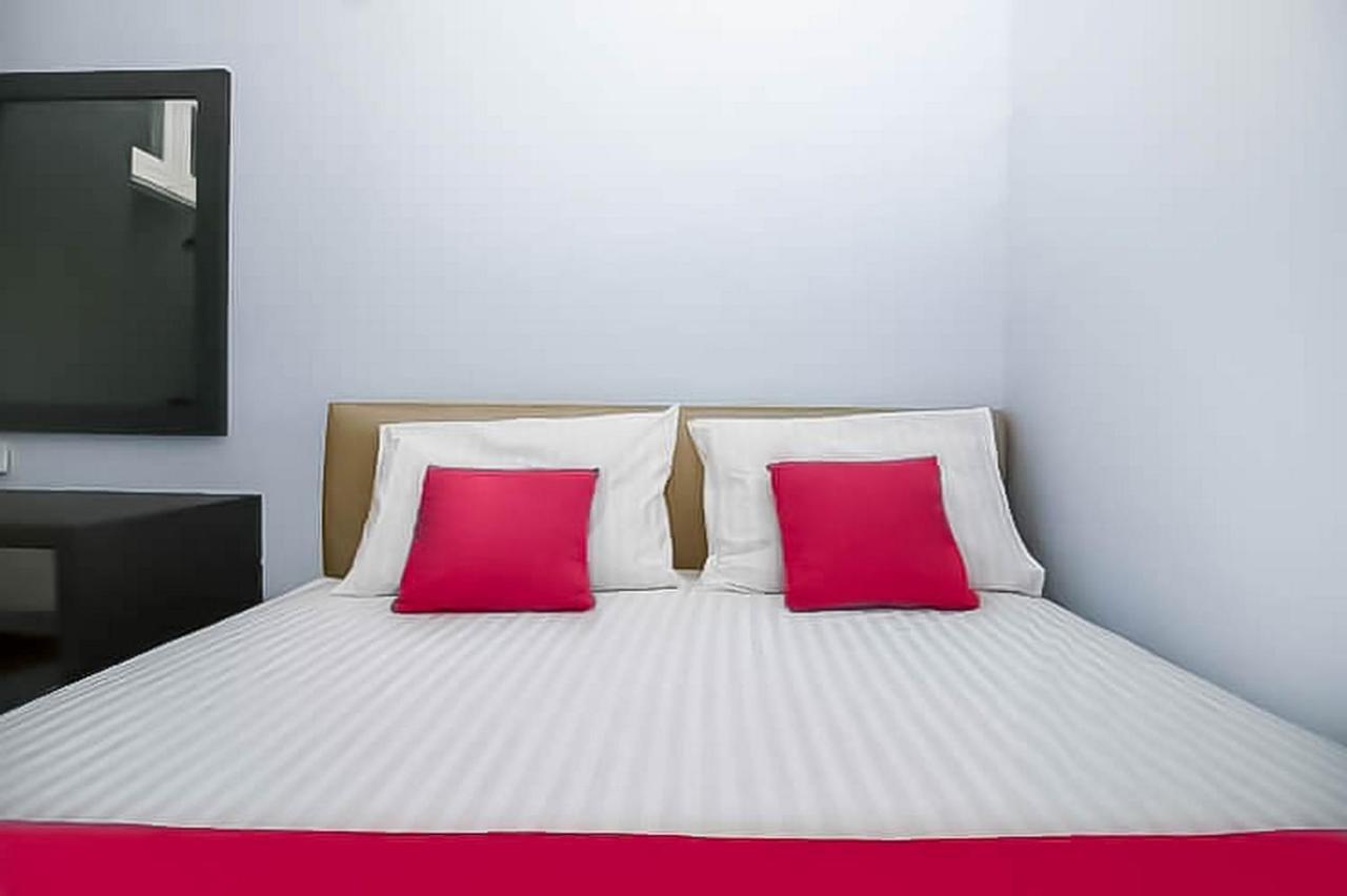 Reddoorz Near Stasiun Lawang Hotel Exterior foto
