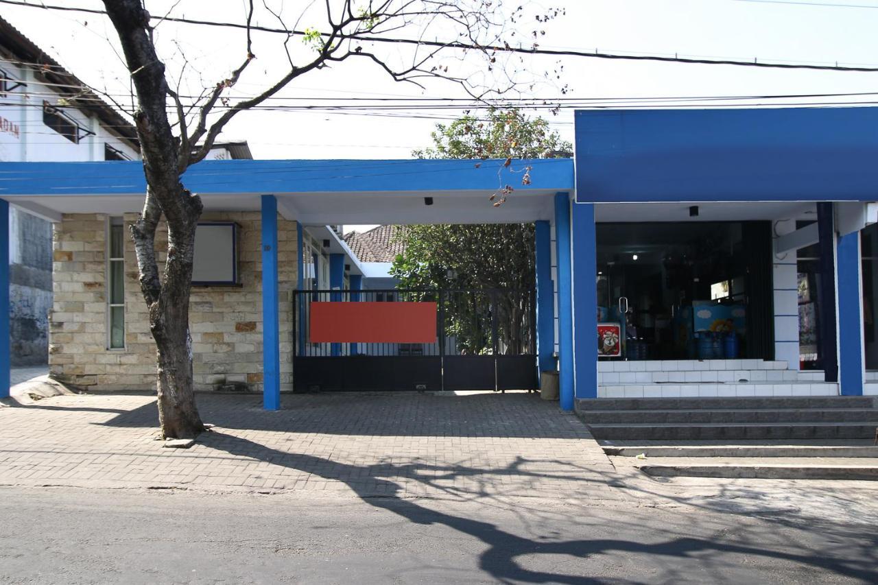 Reddoorz Near Stasiun Lawang Hotel Exterior foto