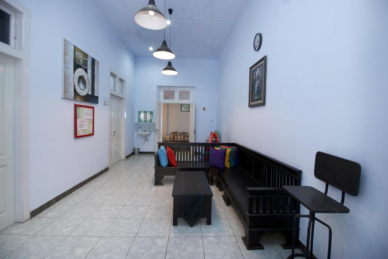 Reddoorz Near Stasiun Lawang Hotel Exterior foto